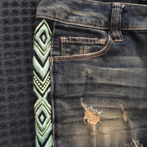 Express Shorts - Picture 2 of 3